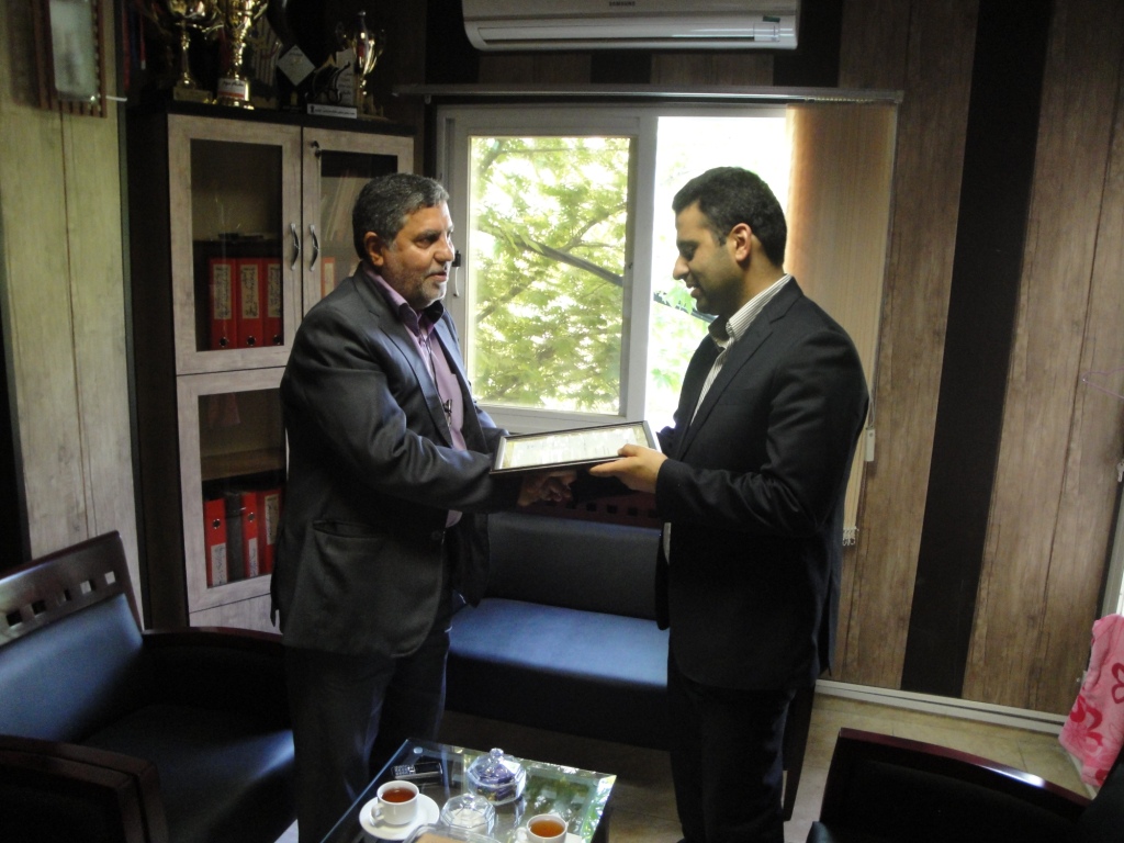 تقدیر از عوامل برگزاری همایش 2