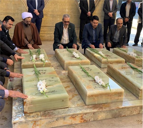 غبارروبی گلزار شهدا به مناسبت هفته بسیج در گلستان