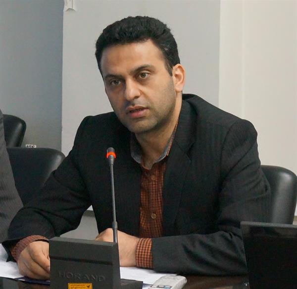 دکتر مومنی: کلیه روستاهای بالای 15 خانوار تا پایان دولت دارای خدمات پهن باند می شوند.