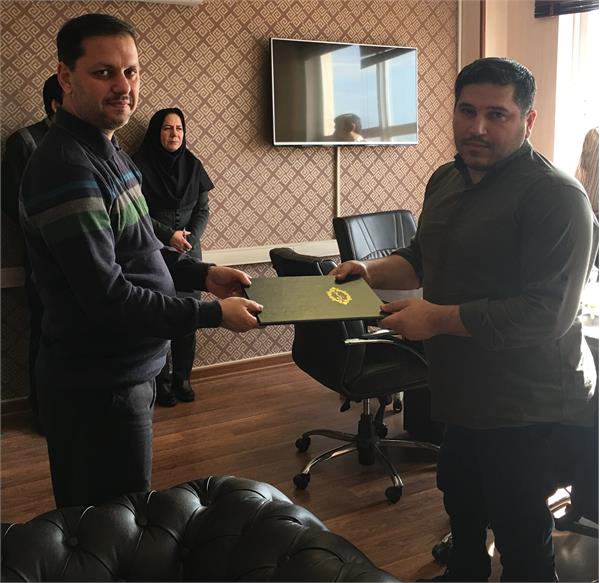 مراسم تقدیر از همکار معلول برگزار شد.