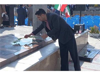 غبارروبی و عطرافشانی گلزار شهدای گرگان به مناسبت هفته دولت